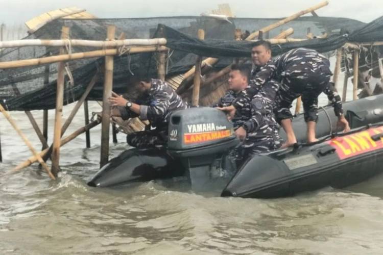 Perintah Presiden Prabowo, TNI AL Bongkar Pagar Laut