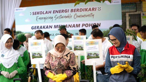 PIS Tanam Pohon dan Pasang PLTS di Sekolah, Dukung Energi Bersih