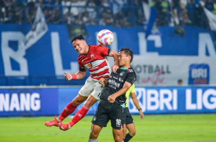 Liga 1 2025/2026: Madura United Imbangi Tuan Rumah Persib Bandung dengan Skor 0-0 