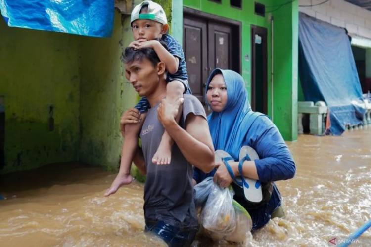 Curah Hujan Tinggi, Banjir di Jakarta Kian Meluas!