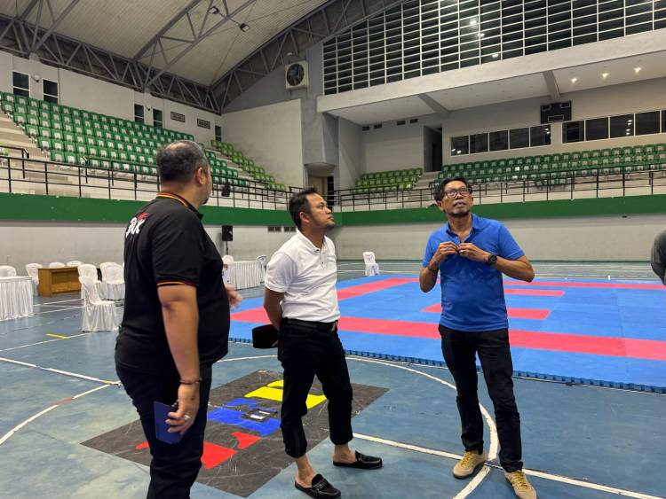 Gubernur Kaltim H. Rudy Mas'ud Habiskan Malam Minggu di Stadion Gelora Kadrie Oening Samarinda