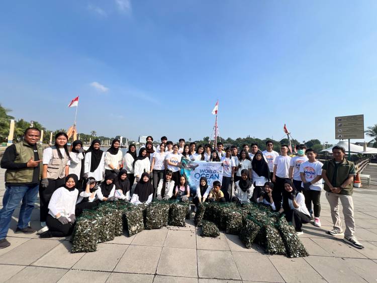 Pemuda Bergerak Pulihkan Laut: KOMIB Gelar Aksi Restorasi Pantai di Ancol