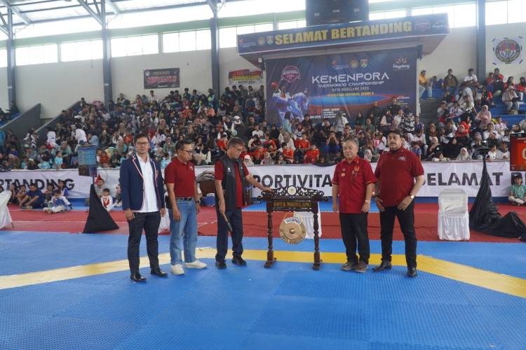 Raden Isnanta Buka  Kejuaraan Taekwondo Nasional Piala Kemenpora ke-3 2025 di GOR Samapta, Magelang