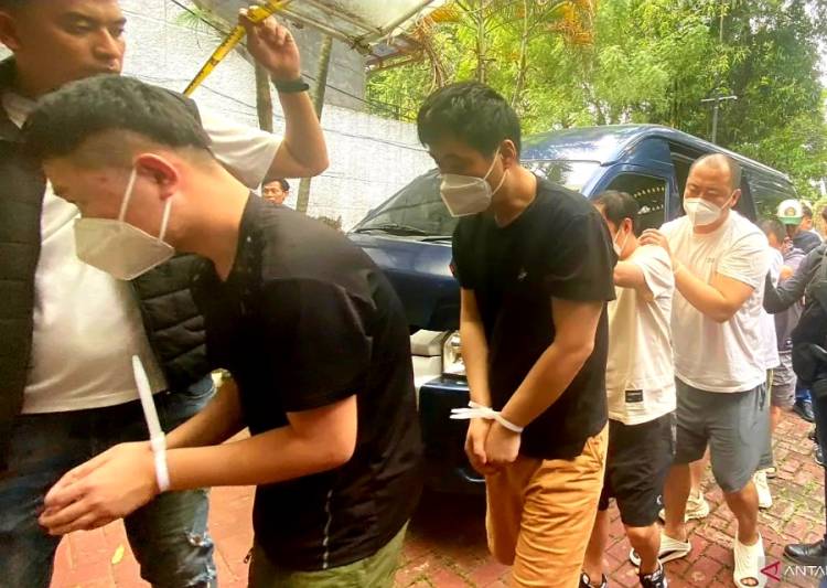 Penyamaran WNA jadi Polisi Terbongkar, Ini Alasan Mereka!