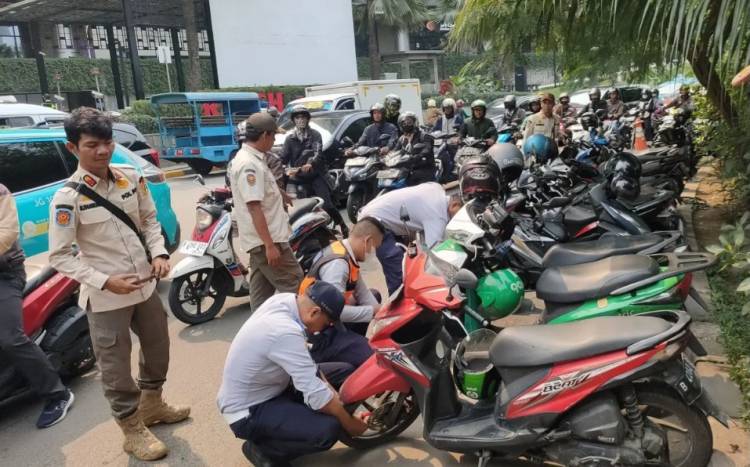 Viral Minta Rp100.000, Polisi Tangkap Jukir Liar di Tanah Abang