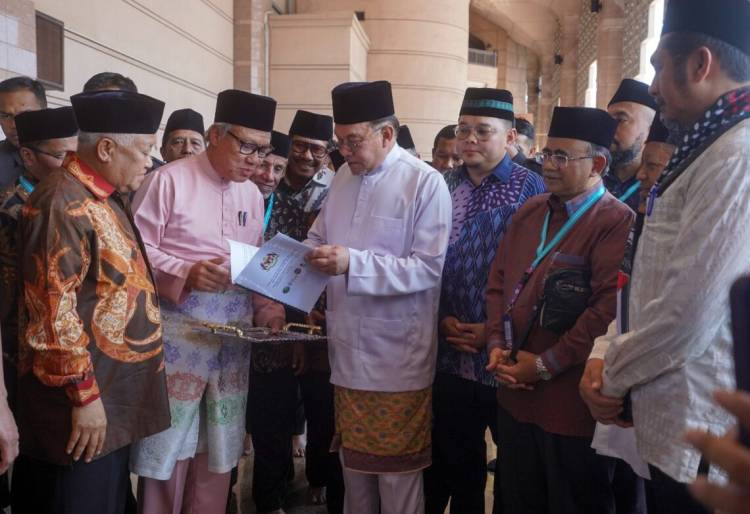 Anwar Ibrahim Terima Deklarasi Kuala Lumpur Malindo-Madani