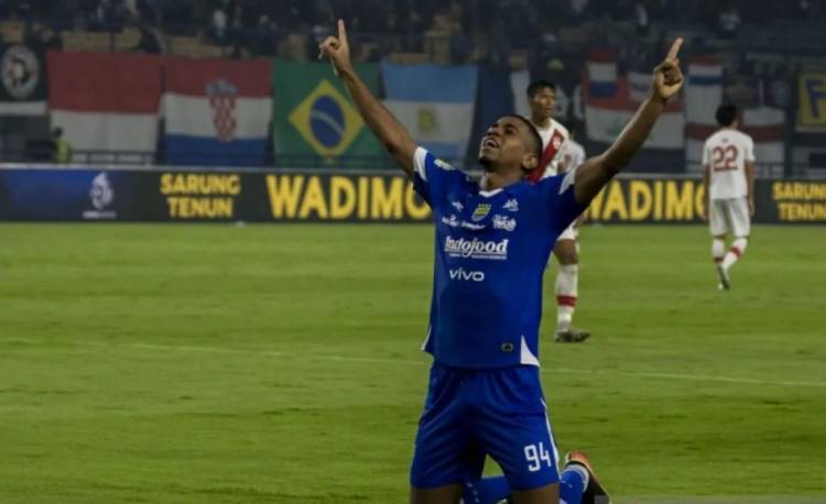 Super League 2025: Persib Bandung Tekuk Persis Solo dengan Skor 2-0
