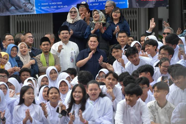 Hadiri Stand Up Against Bullying di SMAN 3 Jakarta, Menpora Erick Pesan Para Siswa Harus Saling Menyayangi dan Respek
