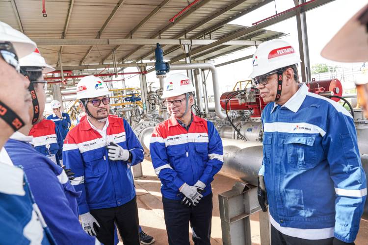 Sidak ke Terminal BBM Pertamina, Wamen ESDM Tegaskan Pasokan BBM Nataru Aman