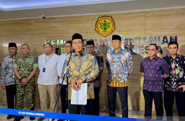 Mentan Amran: Beras dan Minyak Dikirim Bantu Korban Nanjir Aceh-Sumut-Sumbar