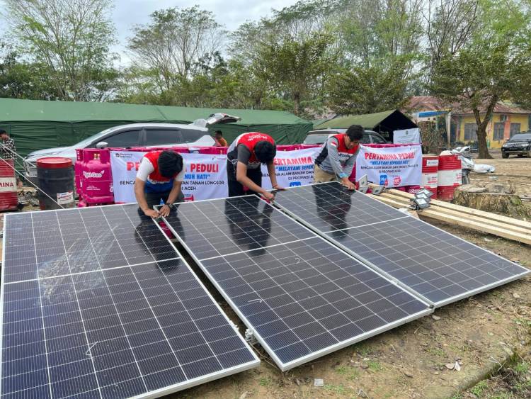 Pertamina Terangi Tenda Pengungsi Aceh Tamiang dengan PLTS