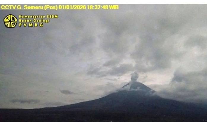 Kamis Malam, Gunung Semeru Erupsi