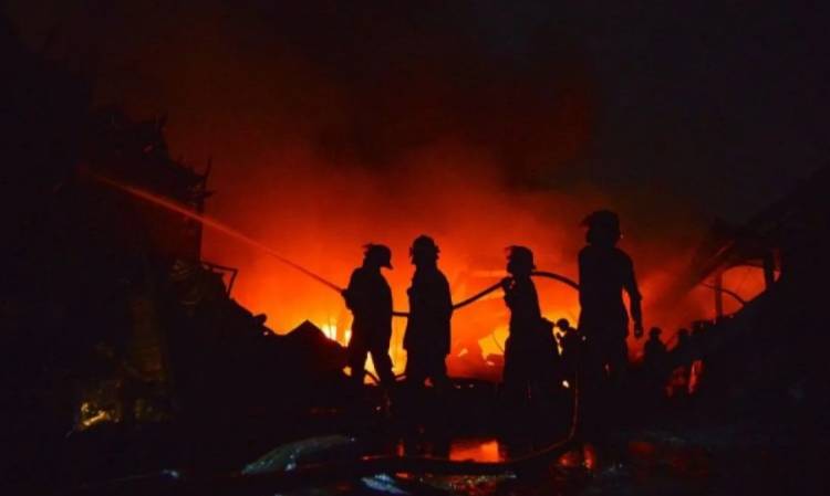 Kerusuhan Tahun Baru  di Prancis, 1.813 Mobil Dibakar!