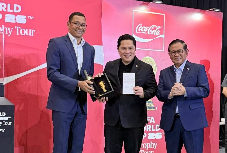 Jelang FIFA World Cup 2026™, FIFA World Cup™ Trophy Tour by Coca-Cola hadir di Jakarta 
