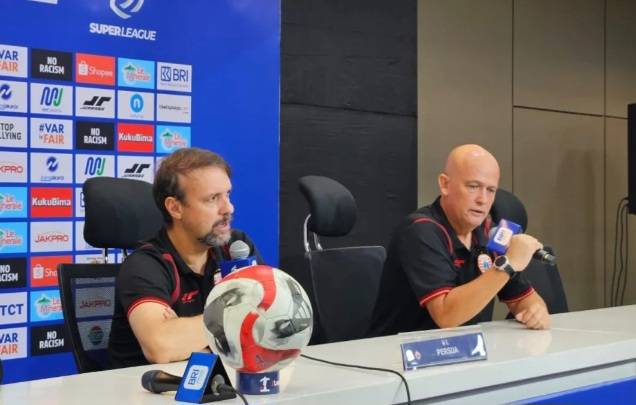 Mauricio Souza: Lapangan  Stadion JIS KurangIideal