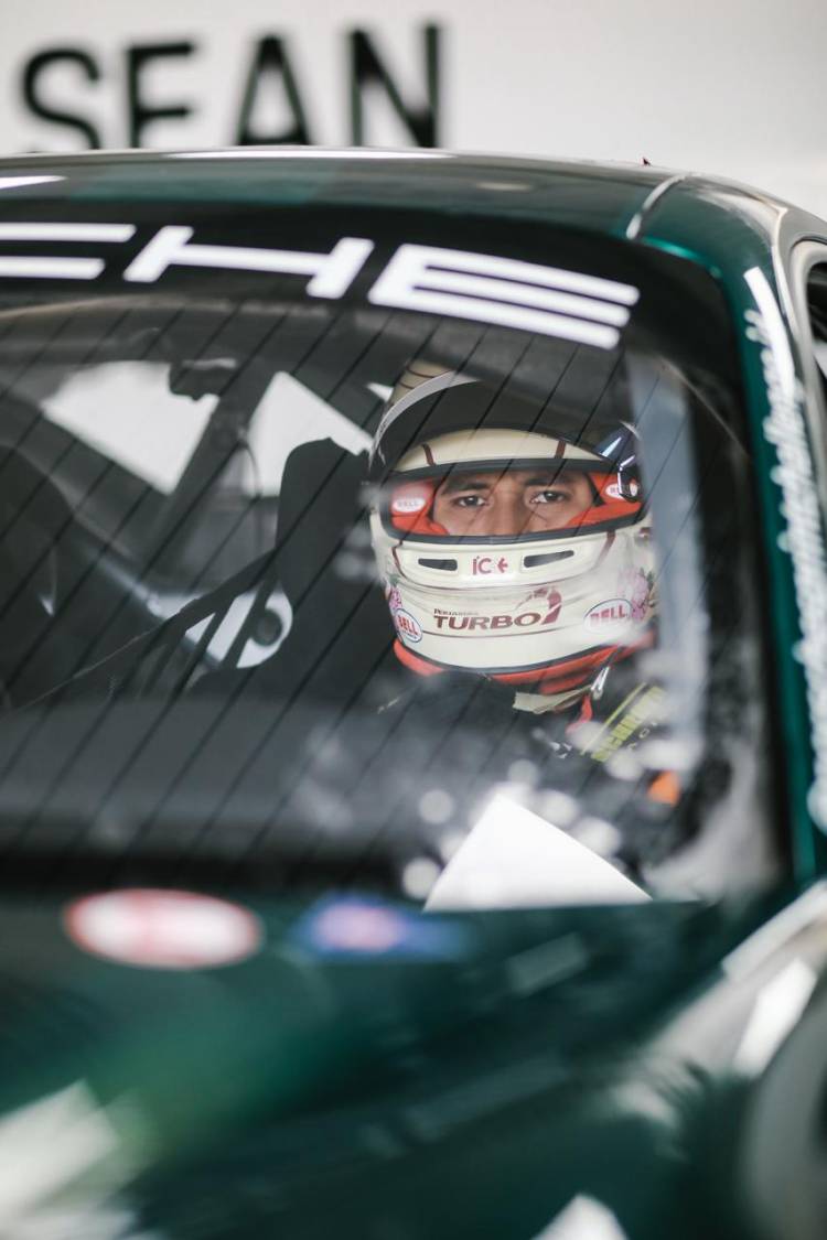 Sean Gelael Latihan Intensif di Sirkuit Mandalika