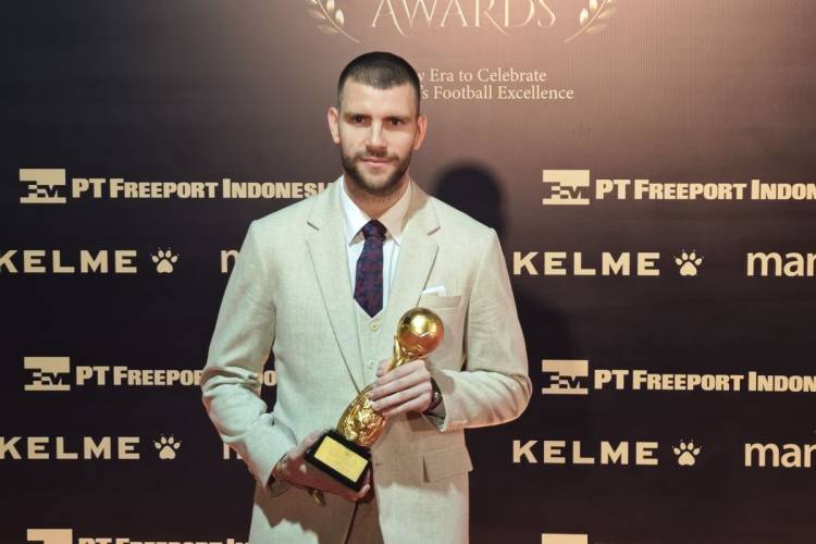 Maarten Paes Raih Kiper Terbaik di PSSI Awards 2026
