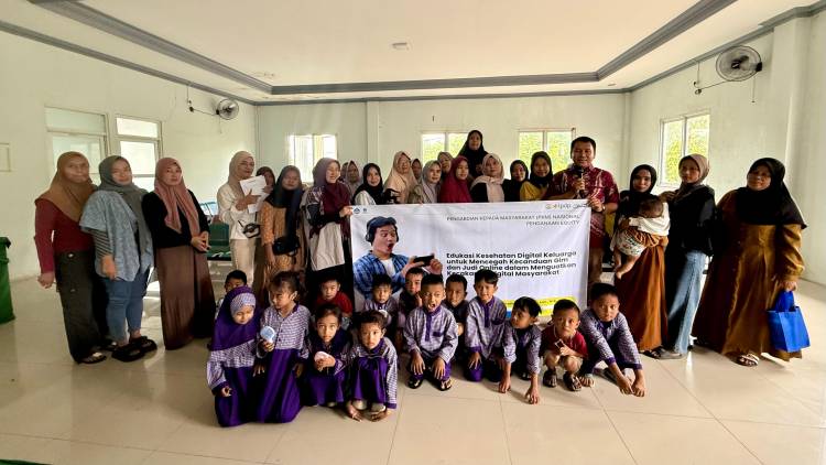 Menjaga Anak dari Jerat Layar: UT Bekali Orang Tua Leuwikaret dengan Digital Parenting