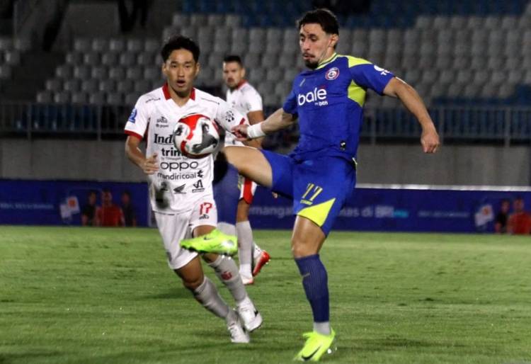 BRI Super League: Arema FC Permalukan Persita 1-0 di Banten International Stadium