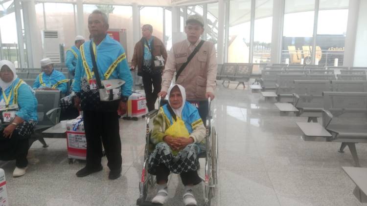 Penjual Ikan Asin Asal Bandung Naik Haji