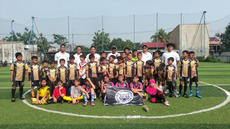 Pulalo dan Iskandar Tebar Inspirasi di Depok, SSB Mampang FC Bangun Mimpi Pesepak Bola Muda