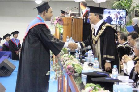 Meningkat; Persentase Peraih Cumlaude di Wisuda ke-118 ITS 