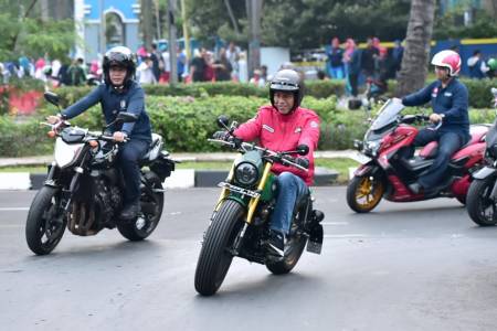 Naik Motor, Presiden Jokowi Blusukan ke Pasar Anyar di Tangerang