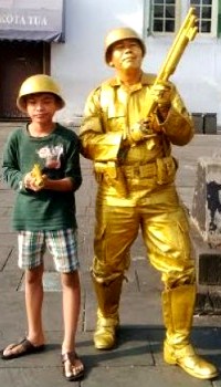 Wisata Kota Tua; Ada Tentara Emas