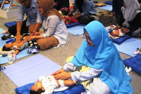 Pijat Bayi; Bantu Bayi Tumbuh Kembang Secara Optimal