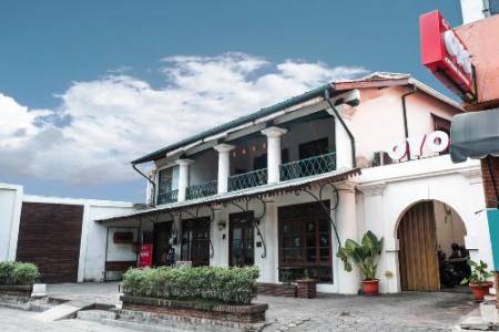 Cari Ide Liburan Akhir Tahun?; Kunjungi Kota Lama Semarang yang Menawan