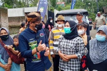Sandiaga Uno Kunjungi Desa Wisata Tamansari, Banyuwangi; Disambut Antusias Masyarakat