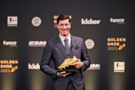 Kalahkan Ronaldo dan Messi, Robert Lewandowski Raih Sepatu Emas Eropa 2020-2021 10. 