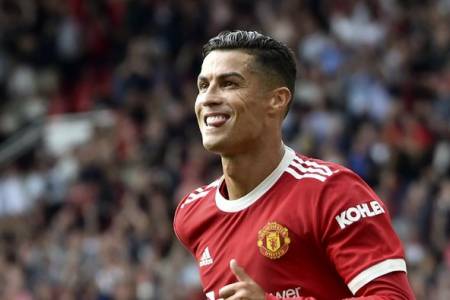 Cristiano Ronaldo Jadi Pesepakbola Terkaya di Dunia