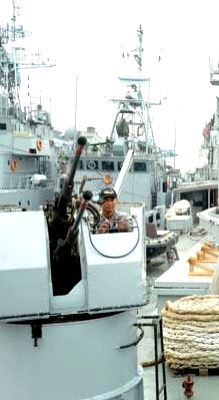 KRI Teluk Cirebon 543; Lakukan Patroli Laut Kalbar