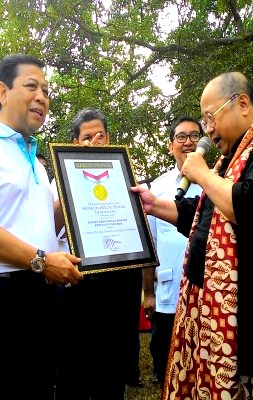 DPR RI; Pecahkan Rekor Dunia Panjat Betung