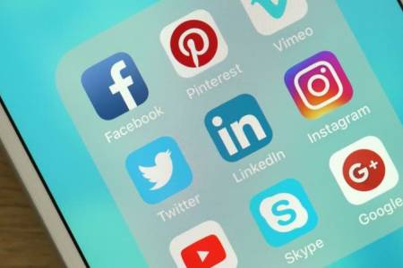 Semalam Media Sosial seperti WhatsApp, Facebook dan Instagram Sempat Down, Apa Penyebabnya? 