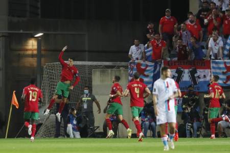 CR7 Hatrick, Portugal Lumat Luksemburg 5-0