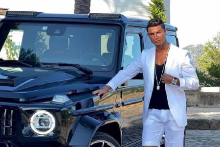 Christiano Ronaldo Tambah Koleksi Mobil Mewahnya!