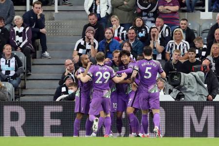Liga Inggris : Dua Tim Tamu Menang, Tottenham SIkat Newcastle United, West Ham Bungkam Everton