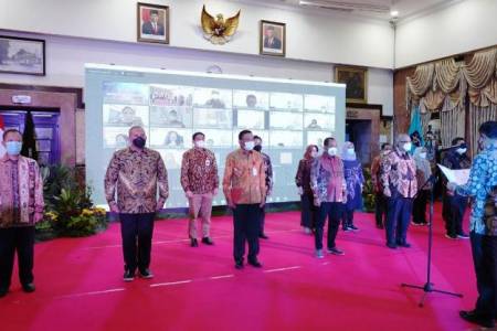 TPAKD Surabaya Dikukuhkan; Percepat Akses Keuangan bagi Pelaku UMKM