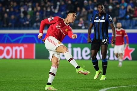 Christiano Ronaldo Kembali Selamatkan Muka Manchester United