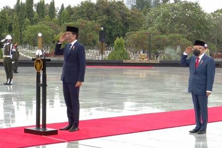 Presiden Jokowi Pimpin Hari Pahlawan di TMP Kalibata, dan Sebut Bangsa Indonesia Kini Kian Kokoh Bagaikan Karang!