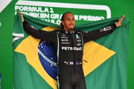 Lewis Hamilton Tampil Brilian Di Sao Paolo