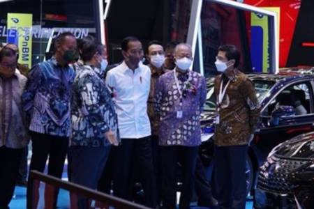 Jokowi Kunjungi GIIAS Expo 2021