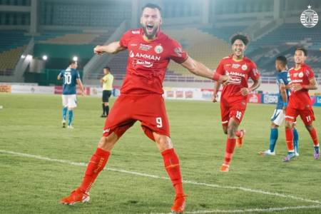 Liga 1 2021-2022 : Persija Jakarta Terkam Persib Bandung 1-0