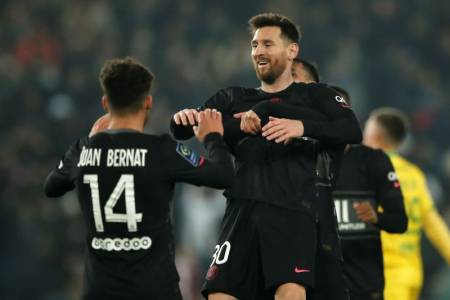 PSG vs Nantes : Akhirnya Messi Cetak Gol Perdana di Ligue 1 Perancis