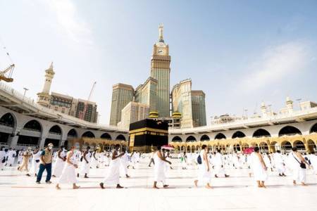 Arab Saudi Telah Cabut Larangan Terbang, Desember Warga Muslim Indonesia Bisa Umroh!