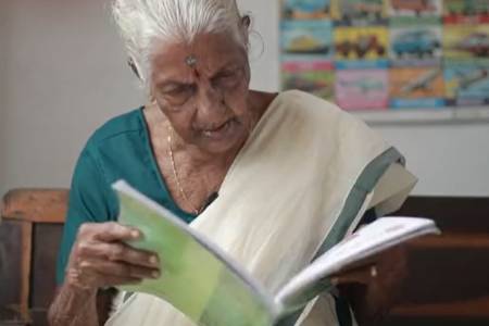 Nenek 104 tahun Senang Lulus Ujian Negara Dengan Nilai Baik