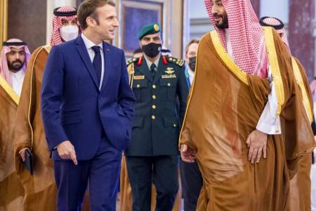 Presiden Prancis Bertemu Putra Mahkota Saudi yang Kontroversial