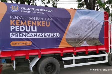 Sri Mulyani Kerahkan Kemenkeu untuk Ikut Turun Tangan Bantu Korban Erupsi Gunung Semeru